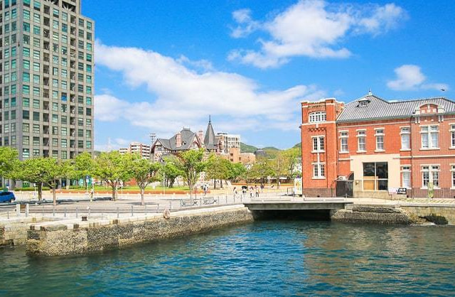 無料スクールバスが門司の街を運行